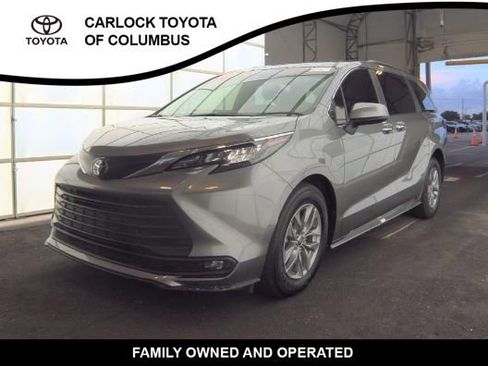 Used 2026 Toyota Sienna XLE FWD image 1