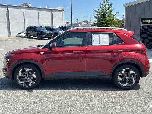 Used 2024 Hyundai Venue Limited FWD image 10