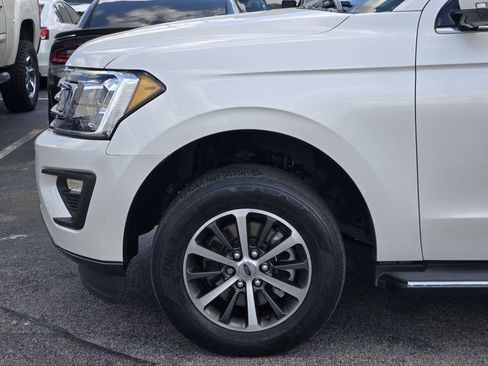 Used 2018 Ford Expedition XLT w/ Equipment Group 202A RWD image 9