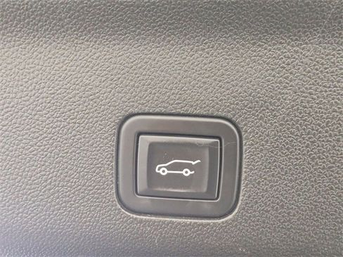 Used 2023 GMC Yukon Denali Ultimate image 35