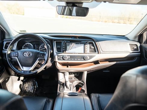 Used 2017 Toyota Highlander Limited image 20