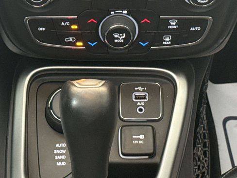 Used 2019 Jeep Compass Latitude AWD/4WD image 16