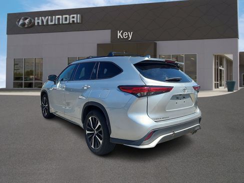 Used 2021 Toyota Highlander XSE AWD/4WD image 5