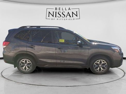 Used 2021 Subaru Forester Premium image 3