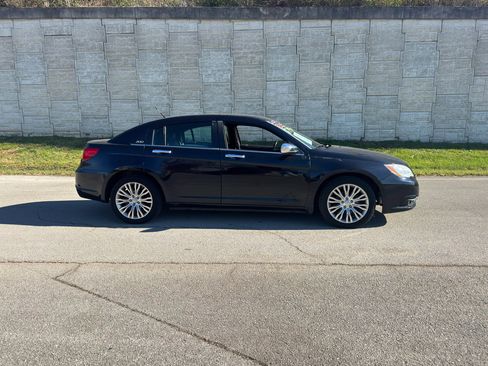 Used 2012 Chrysler 200 Limited image 3