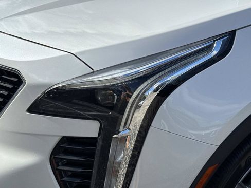 Used 2021 Cadillac XT4 Premium Luxury w/ Cold Weather Package FWD image 9