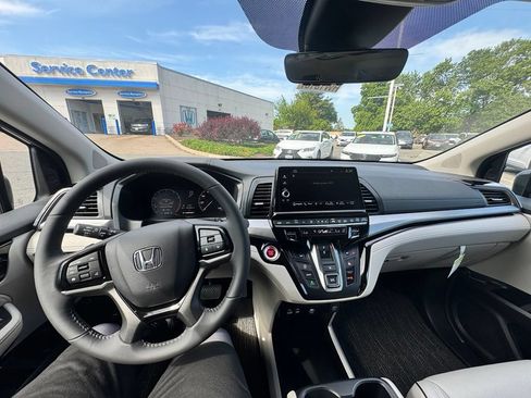 New 2026 Honda Odyssey Touring image 10