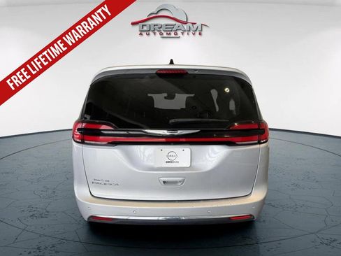 Used 2023 Chrysler Pacifica Touring-L FWD image 24