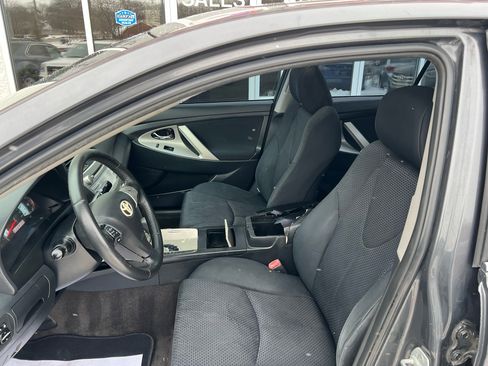 Used 2011 Toyota Camry LE image 12