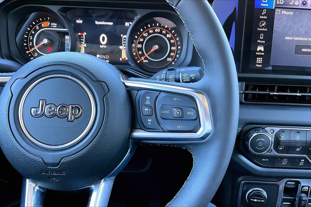 Used 2026 Jeep Wrangler Unlimited Sahara AWD/4WD image 7