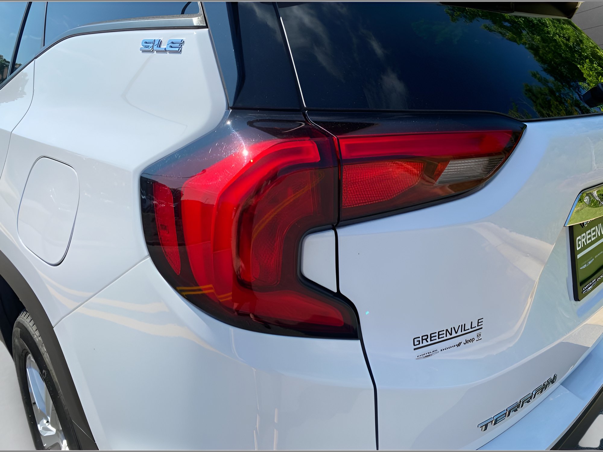 Used 2021 GMC Terrain SLE FWD image 22