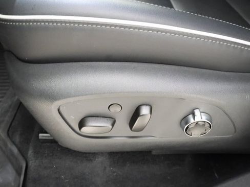 Certified 2025 Buick Enclave Avenir image 9