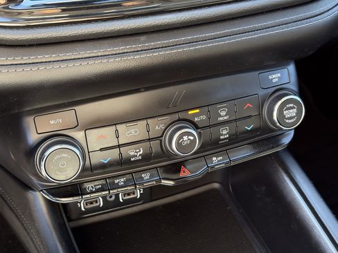 Used 2022 Dodge Durango SXT w/ Anodized Platinum Package image 22