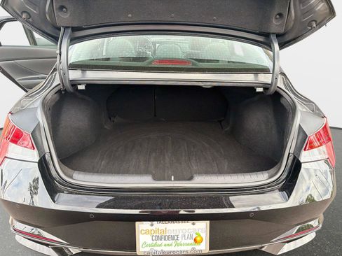 Used 2023 Hyundai Elantra Limited FWD image 11