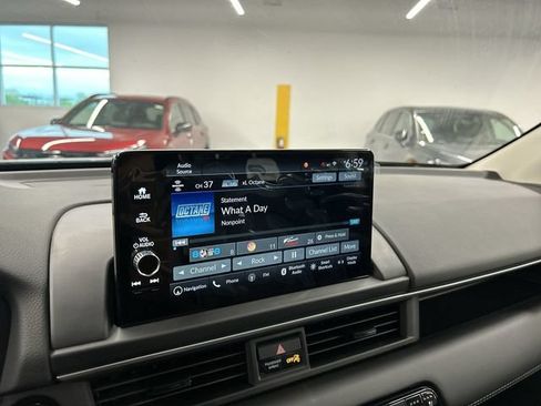 Used 2025 Honda Pilot Elite image 6