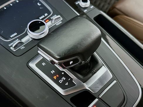 Used 2020 Audi Q5 Prestige AWD/4WD image 32