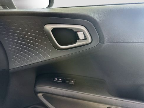 Used 2020 Kia Soul S FWD image 31