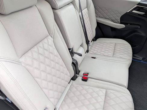 Used 2024 Mitsubishi Outlander SEL AWD/4WD image 19