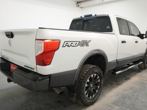 Used 2016 Nissan Titan PRO-4X image 9
