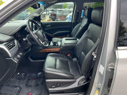 Used 2020 Chevrolet Suburban Premier AWD/4WD image 28