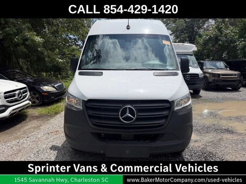 Used 2024 Mercedes-Benz Sprinter 2500 image 3