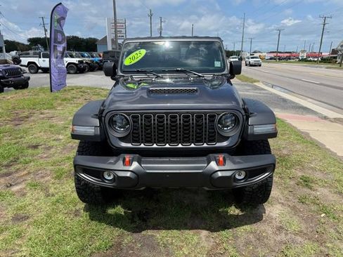 Used 2025 Jeep Gladiator Mojave w/ Dual Top Group AWD/4WD image 2