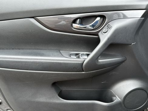 Used 2020 Nissan Rogue SV AWD/4WD image 6