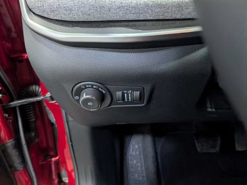 Used 2025 Jeep Compass Latitude AWD/4WD image 19