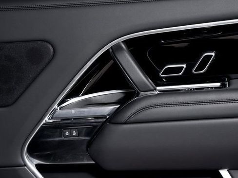 Used 2023 Land Rover Range Rover Long Wheelbase SE image 63