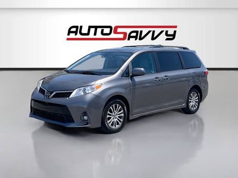 Used 2020 Toyota Sienna XLE FWD image 3