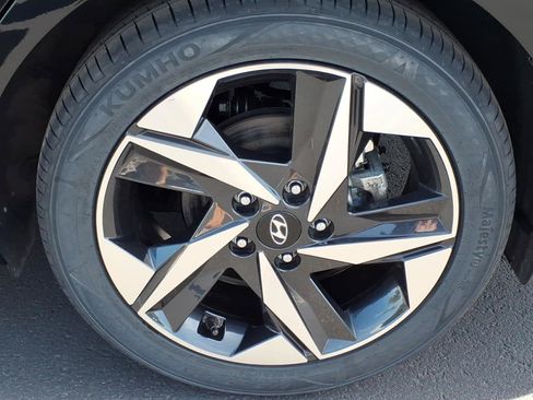Used 2023 Hyundai Elantra Limited image 11