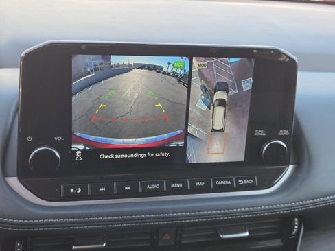 Used 2022 Nissan Rogue Platinum w/ Head-Up Display Package image 8