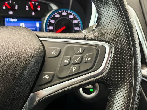 Used 2019 Chevrolet Equinox LT image 18