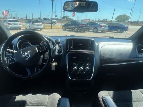 Used 2020 Dodge Grand Caravan SE FWD image 18