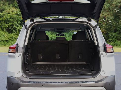 Used 2023 Nissan Rogue SV image 12