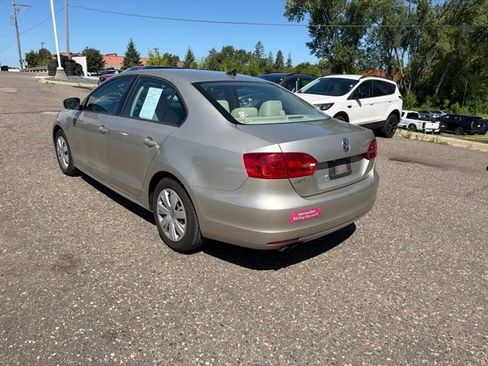 Used 2014 Volkswagen Jetta SE FWD image 4