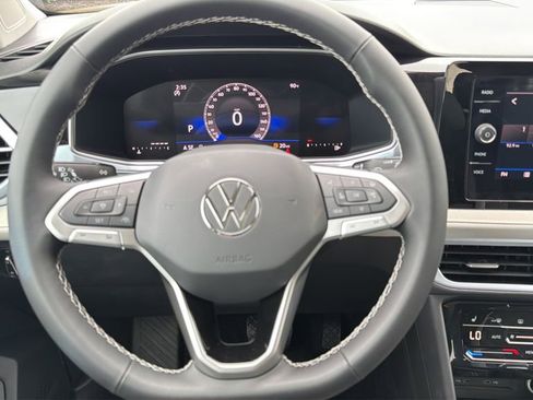 New 2026 Volkswagen Taos SE FWD image 11