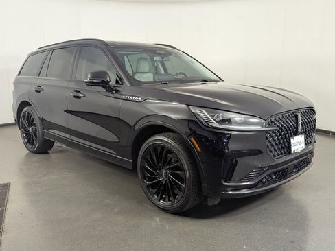 Used 2025 Lincoln Aviator Reserve w/ Jet Appearance Package AWD/4WD image 2