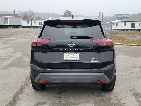 Used 2023 Nissan Rogue SV w/ SV Premium B Package image 4