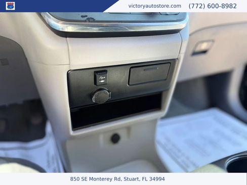 Used 2019 Toyota Sienna LE FWD image 44
