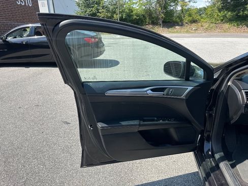 Used 2020 Ford Fusion SE FWD image 9