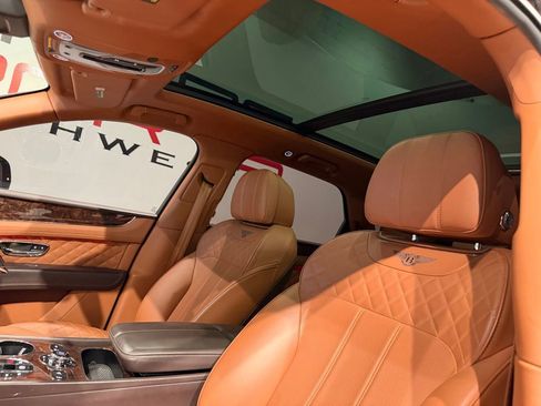 Used 2018 Bentley Bentayga AWD/4WD image 24