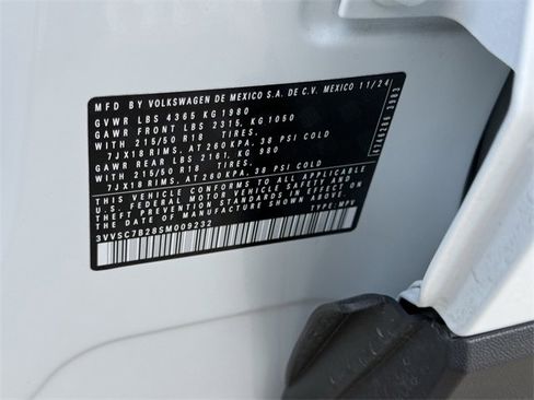 Certified 2025 Volkswagen Taos SE image 28