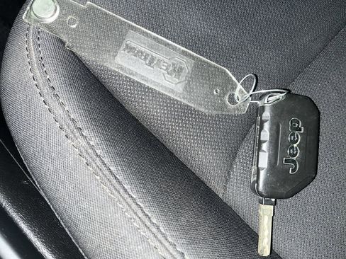 Used 2023 Jeep Gladiator Sport image 22