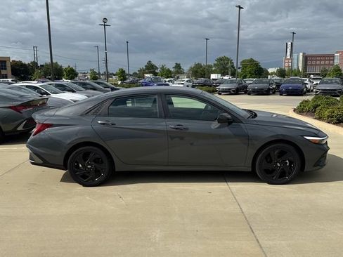 New 2026 Hyundai Elantra SEL FWD image 11