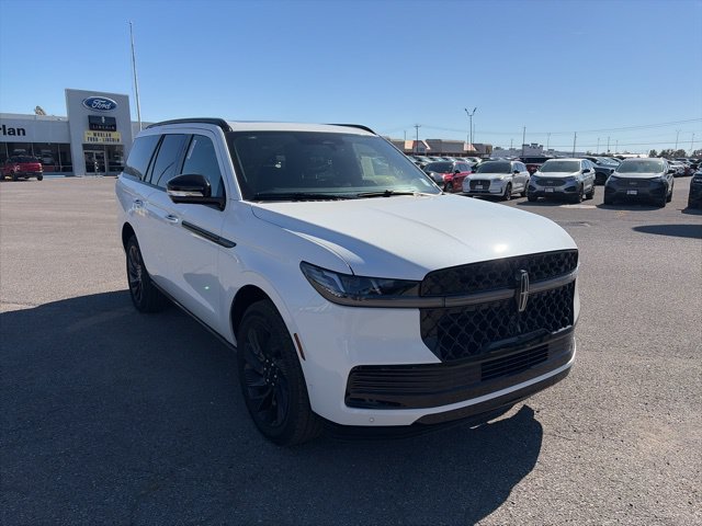 New 2025 Lincoln Navigator Reserve w/ Jet Appearance Package AWD/4WD image 8
