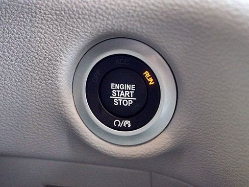 New 2023 Chrysler Pacifica Limited image 40