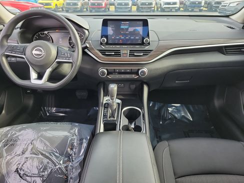 Used 2024 Nissan Altima 2.5 SV image 9