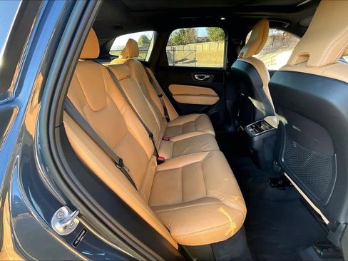 Used 2023 Volvo XC60 B5 Ultimate w/ Climate Package image 30