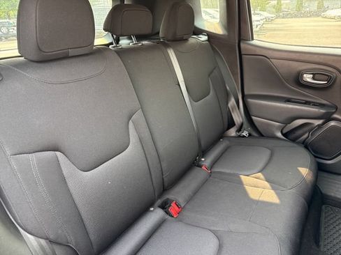 Used 2023 Jeep Renegade Latitude AWD/4WD image 20